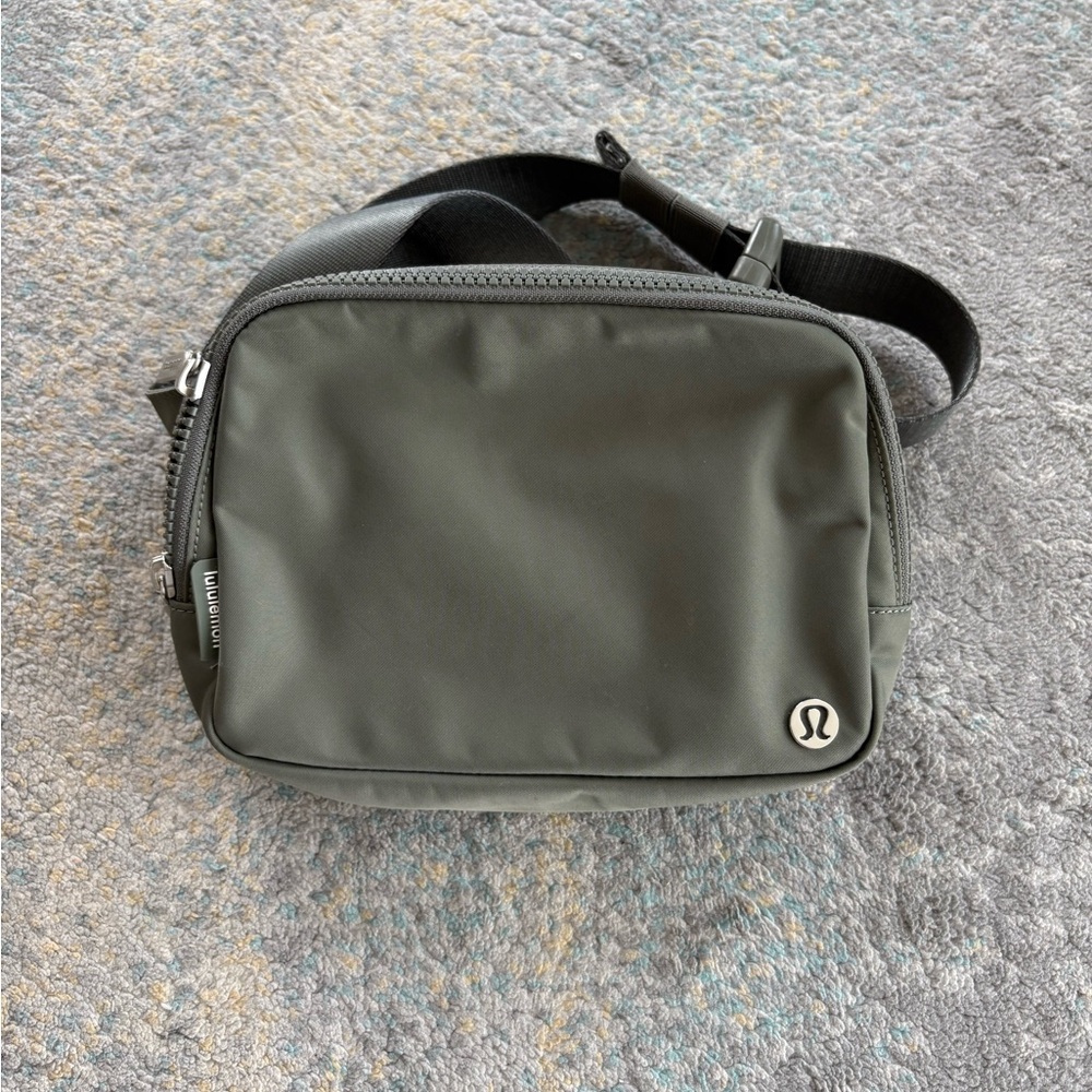 Lululemon Everywhere Belt Bag Large